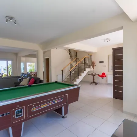 Sea Holly Front Line בית נופש *