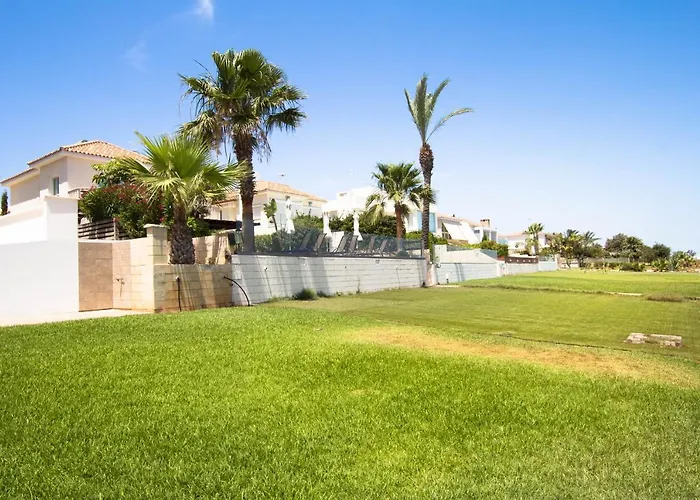 بيت للعطل Sea Holly Front Line بروتاراس