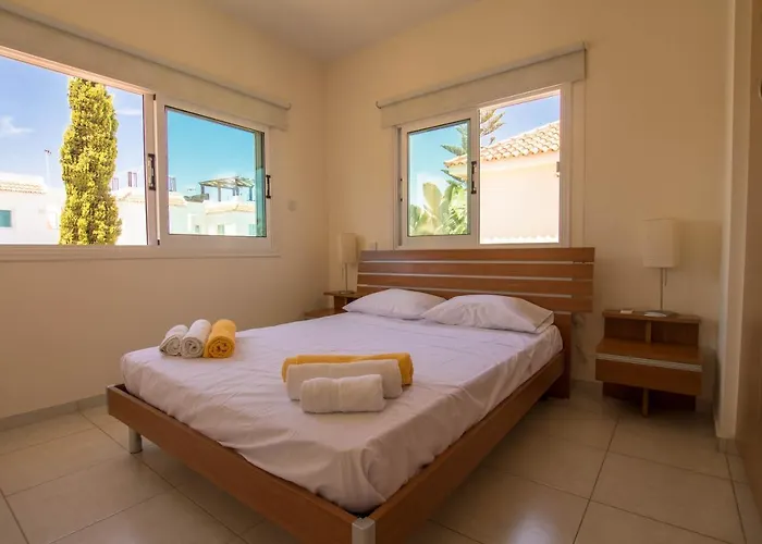 Sea Holly Front Line بيت للعطل بروتاراس