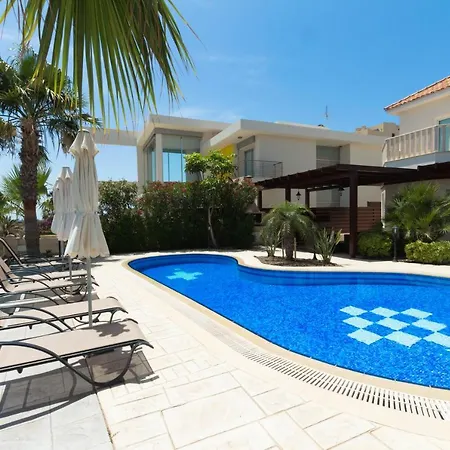 Sea Holly Front Line Tatil Evi Protaras