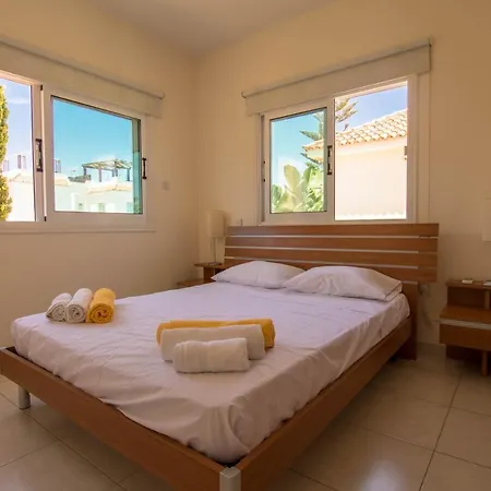 Sea Holly Front Line Vakantiehuis Protaras